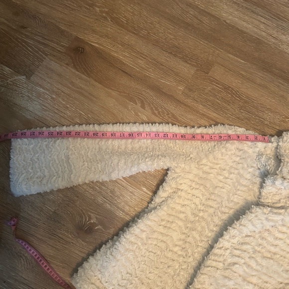 PATAGONIA WOMENS PELAGE FAUX FUR JACKET CREAM WHITE COLOR - Picture 8 of 11